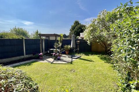 15 Bishop Close, Chard, TA20 1DY
