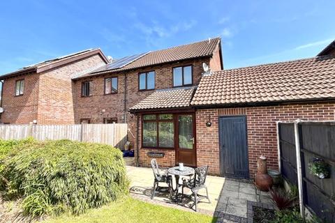 15 Bishop Close, Chard, TA20 1DY