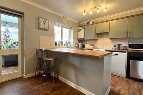 15 Bishop Close, Chard, TA20 1DY