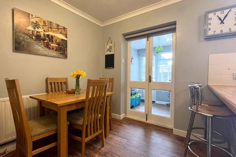 15 Bishop Close, Chard, TA20 1DY