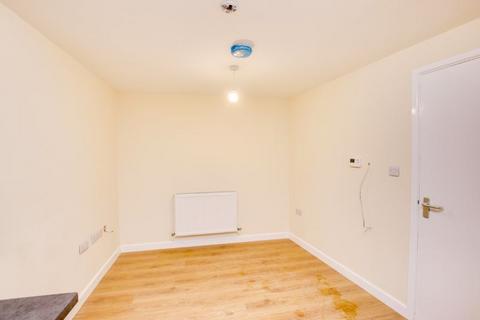 2 bedroom apartment to rent, Wellsway, Bath