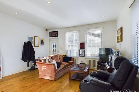 2 bedroom apartment for sale - High Street, High Wycombe