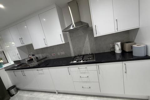 1 bedroom semi-detached bungalow to rent, Hatch Lane, Windsor, SL4
