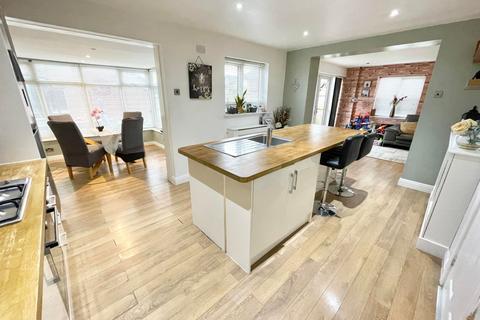 4 bedroom detached house for sale - Chaffinch Court, Herons Reach FY3
