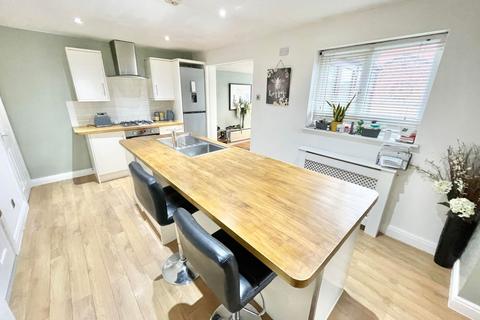 4 bedroom detached house for sale - Chaffinch Court, Herons Reach FY3
