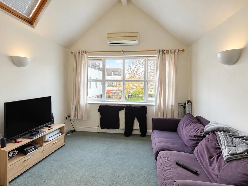 Apartment in Cambridge - View 2