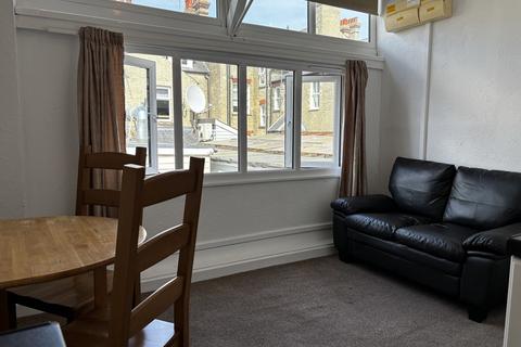 2 bedroom flat to rent, Mill Road, Cambridge CB1