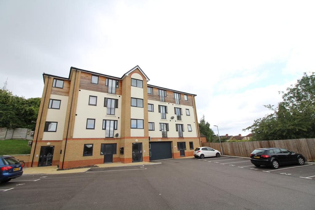 Earls Court, Ashburnham Road, Luton... 1 bed apartment £900 pcm (£208 pw)