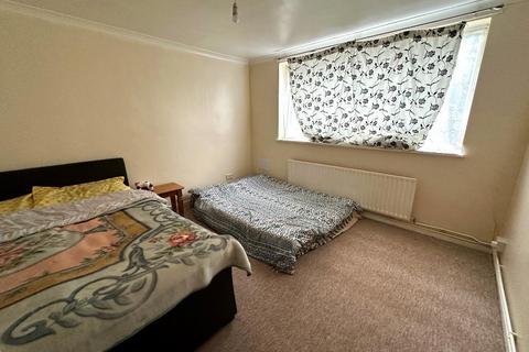 2 bedroom maisonette for sale, Vauxhall Park, Luton LU2
