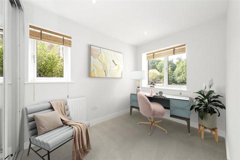 undefined, Flat 4, Endlesham Court,, 131 Woodcote Valley Road,, Purley, CR8