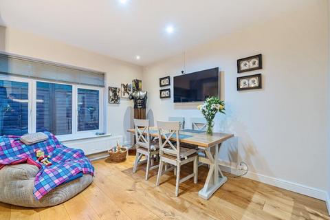 20 Mountwood Close, South Croydon, CR2 8RJ
