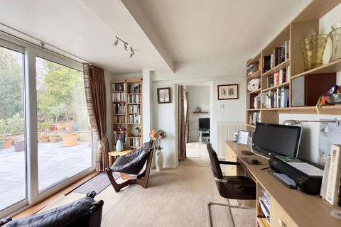 30 Ampthill Road, Silsoe, Bedford, MK45 4DX