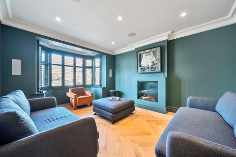 31 Lakeside Drive, Bromley, BR2 8QQ