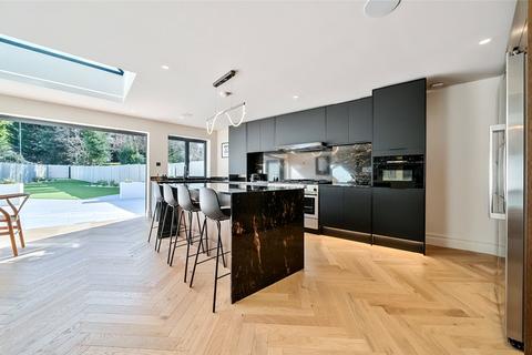 31 Lakeside Drive, Bromley, BR2 8QQ