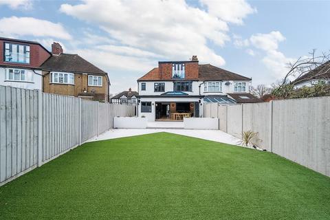 31 Lakeside Drive, Bromley, BR2 8QQ
