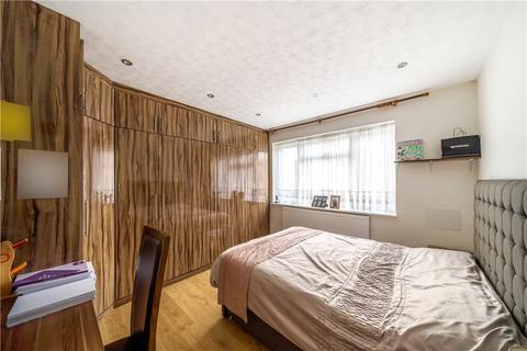 2 bedroom maisonette for sale, Valley Close, Pinner, Middlesex