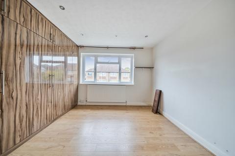 4a Valley Close, Pinner, HA5 3UR