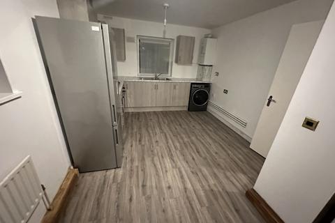 2 bedroom flat to rent, Lenchs Green, Birmingham B5