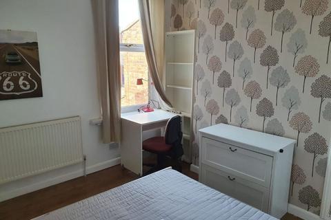 3 bedroom terraced house to rent, Molyneux Road, Kensington, Liverpool