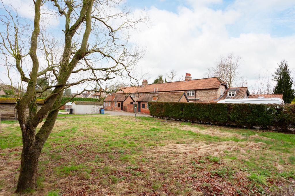 Main Street, Sand Hutton, York, YO41 3 bed terraced house for sale £