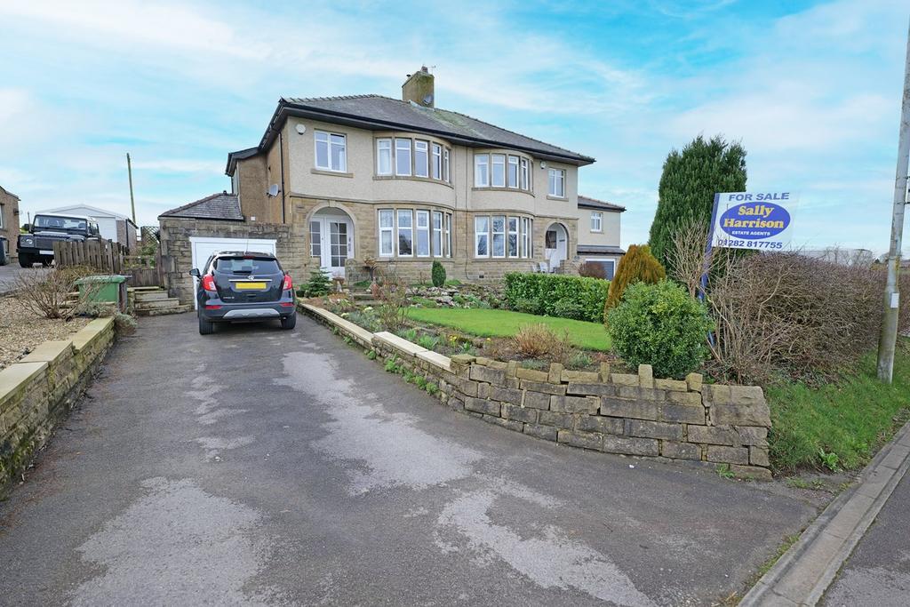 Gisburn Road, Barnoldswick, BB18 3 bed semidetached house for sale £