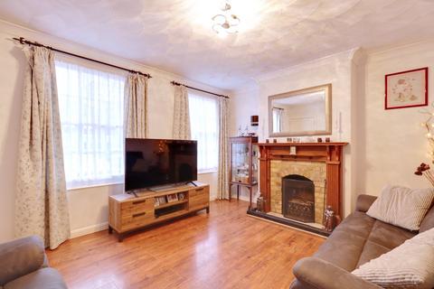 3 Southgate Road, Purfleet-on-thames, RM19 1TJ