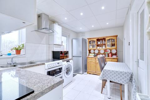3 Southgate Road, Purfleet-on-thames, RM19 1TJ