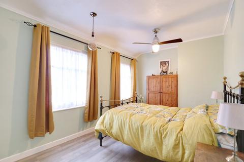 3 Southgate Road, Purfleet-on-thames, RM19 1TJ