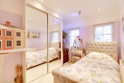 3 Southgate Road, Purfleet-on-thames, RM19 1TJ