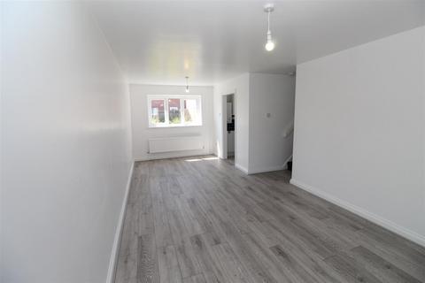 3 bedroom house to rent, Treetops Close, Cardiff CF5
