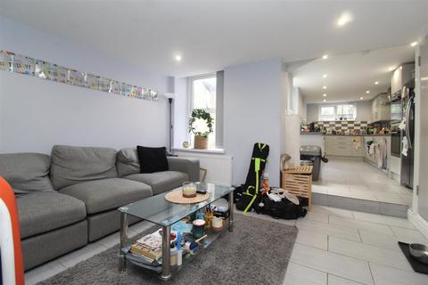 5 bedroom house to rent, Kingsland Terrace, Pontypridd CF37