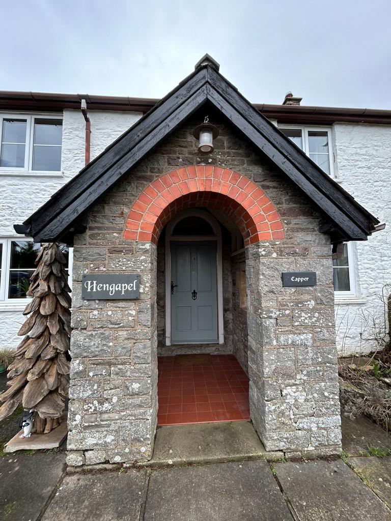 Llanddew, Brecon, LD3 5 bed detached house for sale £450,000