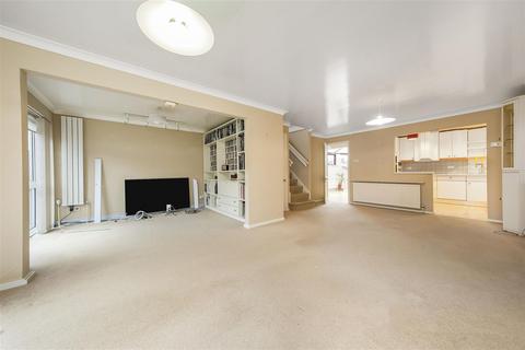 2 Hyburn Close, Bricket Wood, St Albans, AL2 3QX
