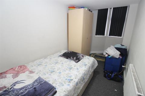 2 bedroom flat to rent, Pen-Y-Wain Road, Cardiff CF24