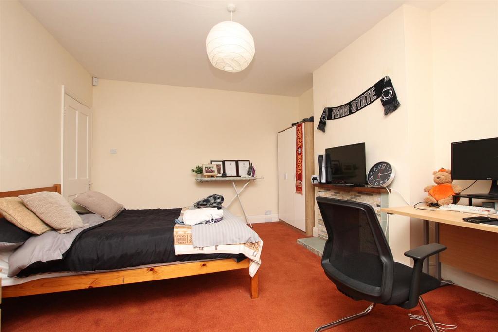 Bedroom one.JPG