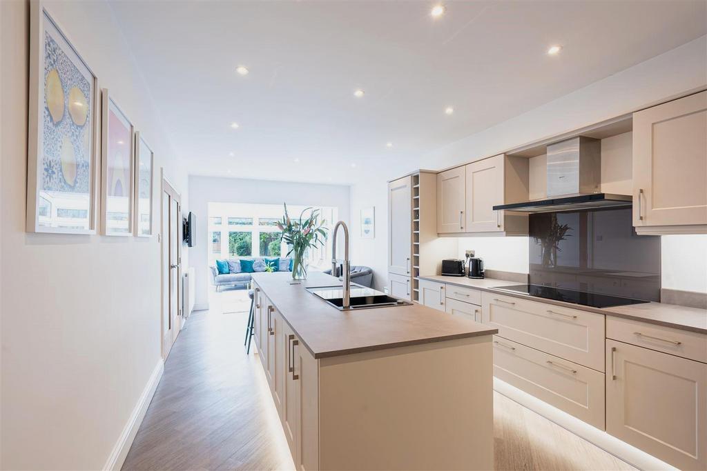 Walsall Road, Four Oaks, Sutton Coldfield 3 bed detached house for sale £890,000