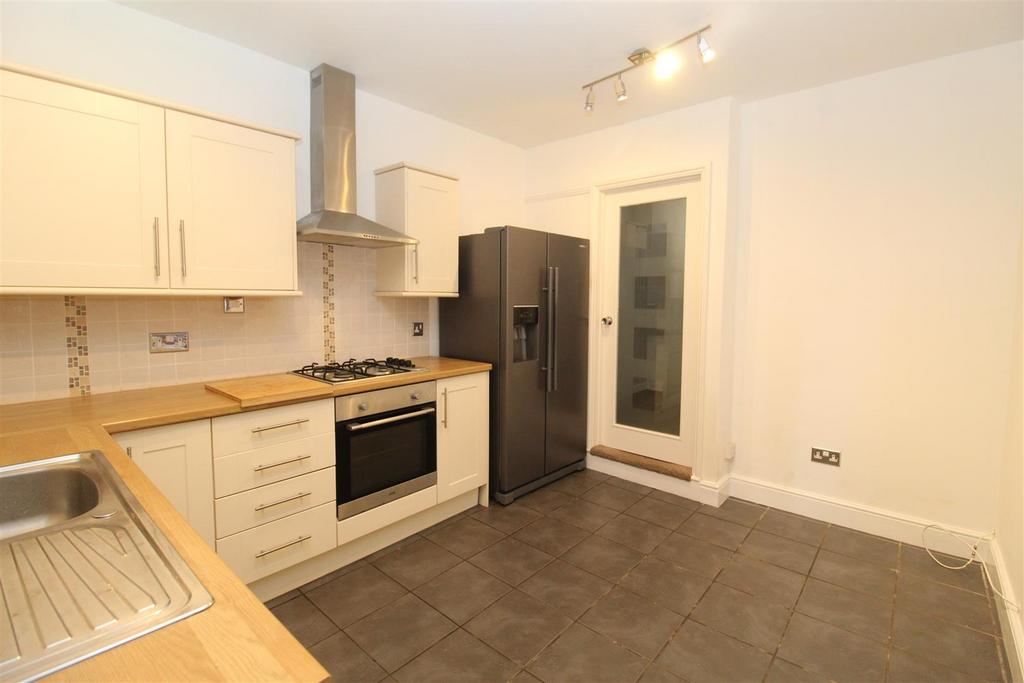 Whitchurch Road - 4 bedroom private hall to rent