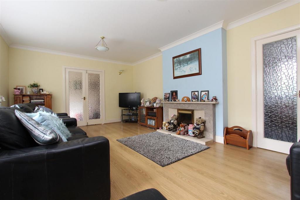 Glascoed Road, St. Asaph LL17 3 bed house for sale £340,000