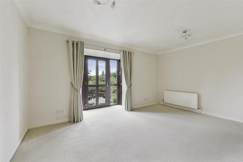 2 bedroom flat for sale, Farriers Road, Epsom