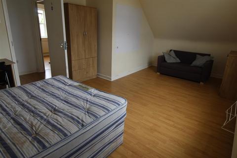 6 bedroom flat to rent, Salisbury Road, Cardiff CF24