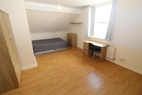 6 bedroom flat to rent, Salisbury Road, Cardiff CF24