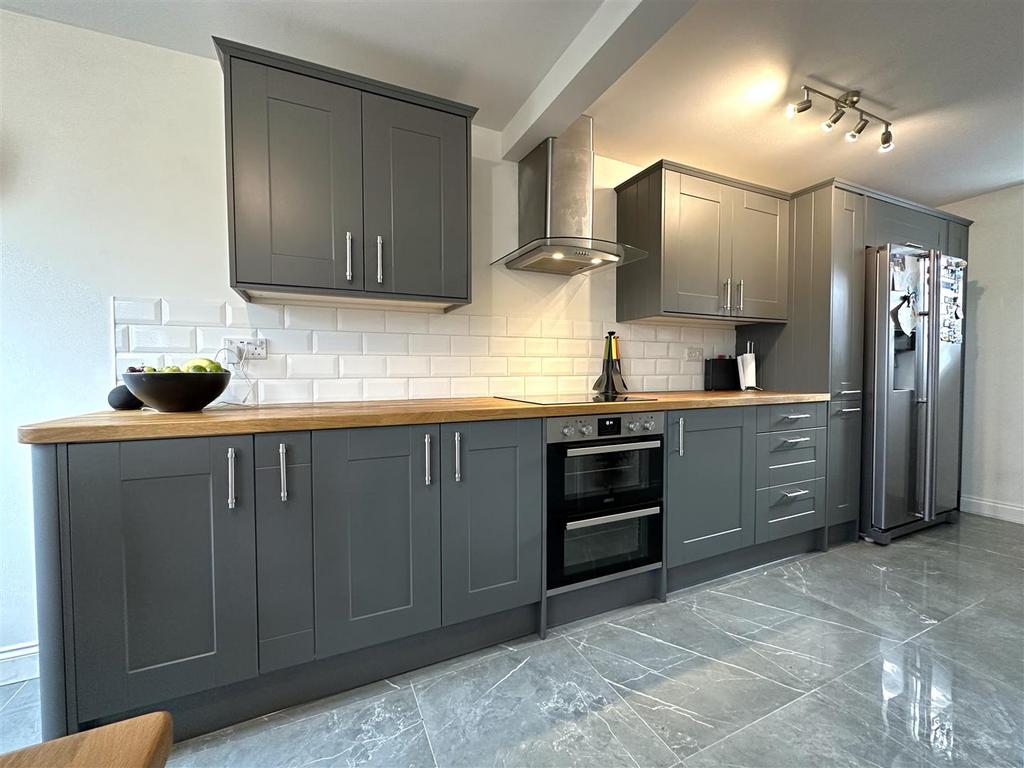 Modern Fitted Kitchen 061