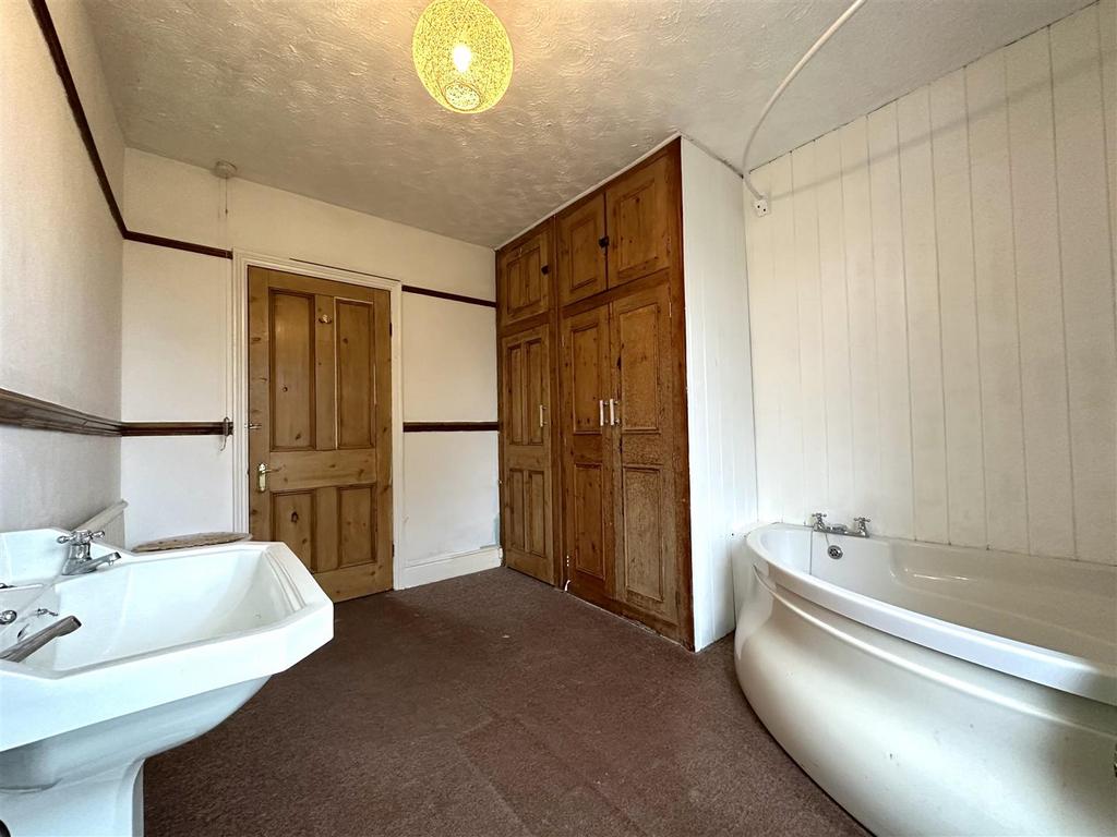 Bathroom Aspect Two 621