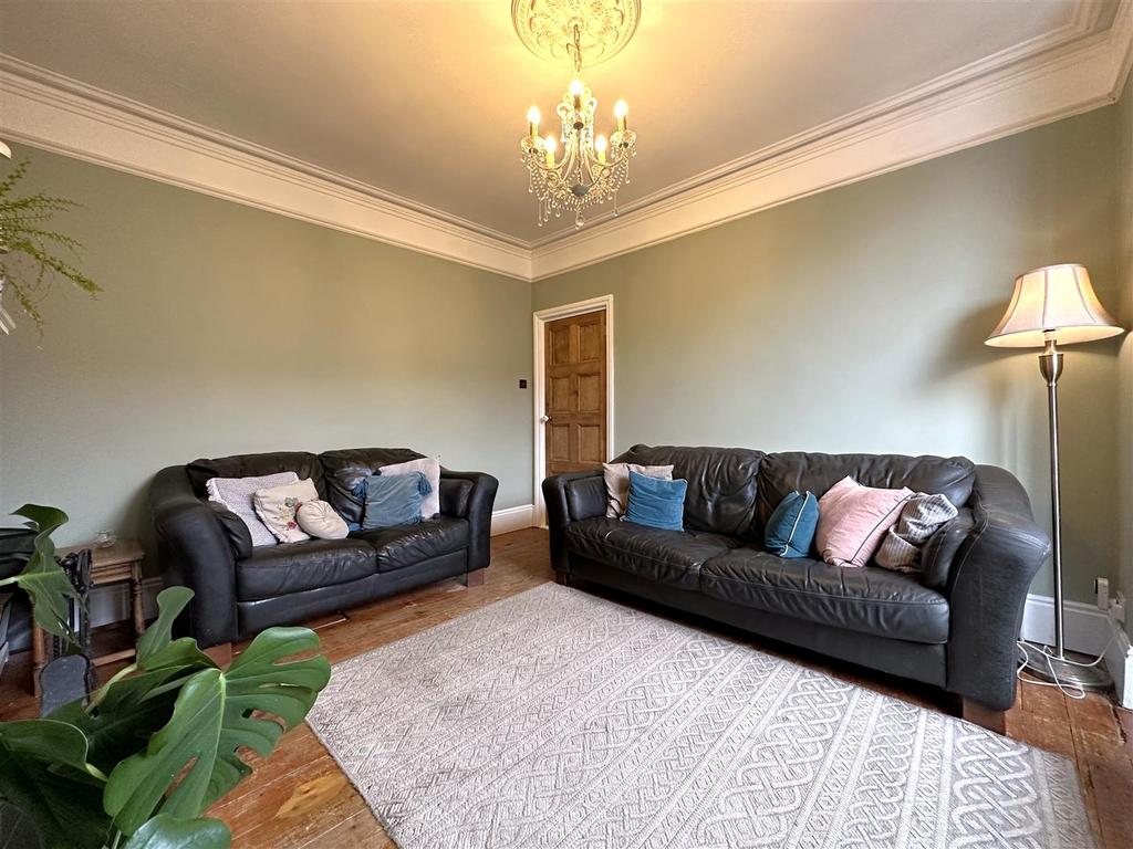 Large Lounge 653