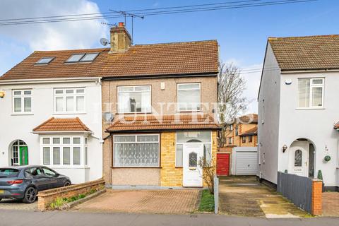 4 bedroom semi-detached house for sale, Standen Avenue, Hornchurch