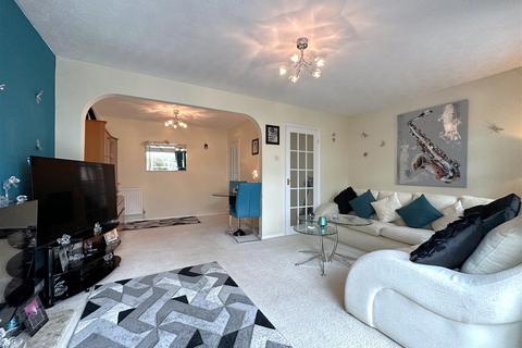 4 bedroom detached house for sale, Cardinal Hinsley Close, Newark