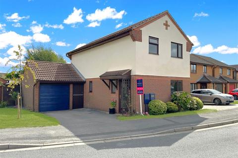 4 bedroom detached house for sale, Cardinal Hinsley Close, Newark