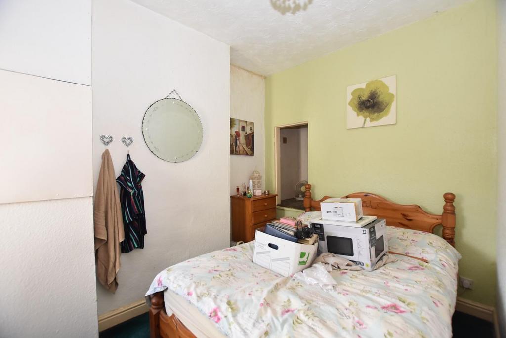 Bedroom 1.jpg