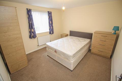 121 Redgrave Close, Gateshead, NE8 3JT