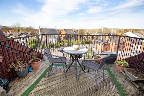 3 bedroom apartment for sale, Whitburn Terrace, East Boldon NE36